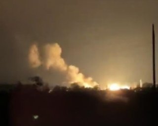 Российский город Миллерово, где действует военный аэродром, под массированной атакой БпЛА (видео)