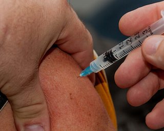 В Украине запустили специальную форму для вакцинации общественных деятелей