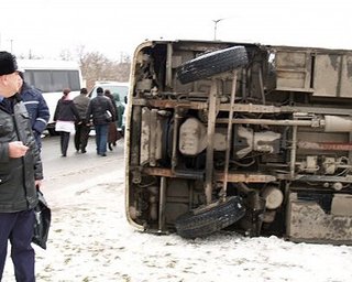 В Крыму перевернулся автобус с пассажирами
