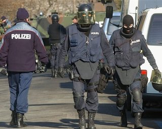 Протестующие против экономического форума в Давосе активисты устроили взрывы в Цюрихе