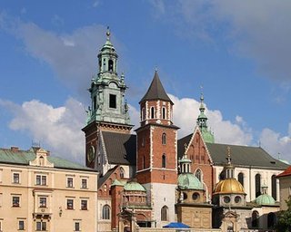 В Польше протестуют против захоронения Качиньских в соборе