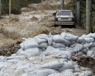 У Криму потужна повінь затопила Ялту, вода наближається до Воронцовського палацу (відео)