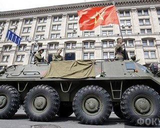 9 мая:  Война за флаги продолжается