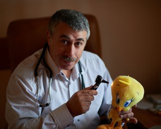 Відомому лікарю Комаровському – 66: що відомо про його дружину, дітей та онуків (фото)