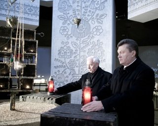 Янукович, Ющенко, Кучма и Кравчук вместе почтили память жертв Голодоморов