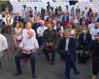 "Обезьяны ответили: какая разница?". На съезде ЕС прочли проповедь о сотворении человека из "пороха"