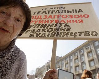 Киевляне заблокировали застройщикам въезд в свой квартал