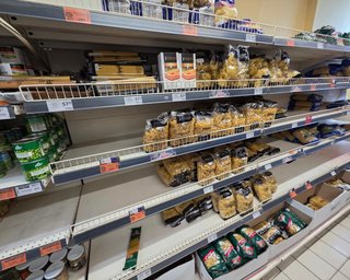 Пустые полки или новые цены: как удары РФ меняют магазины Украины