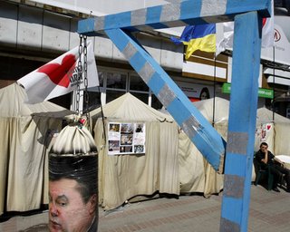 Милиция обещает убрать палаточный городок сторонников Тимошенко, если об этом попросят киевляне