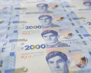 Після скандалу через російський шрифт: НБУ переробить дизайн нової банкноти у 2000 гривень