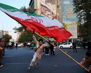 В Иране хотят защищать электростанции "живой стеной" из молодежи