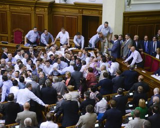 СМИ: Депутат от Батьківщины избил своего бывшего однопартийца-"тушку"