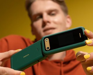 Кнопочный телефон на Android: новая "раскладушка" от HMD получила современные функции (фото)