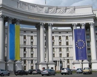 МИД Украины официально потребовал освобождения всех украинских моряков