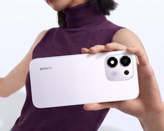 Міцний та недорогий смартфон з батареєю на 8300 мАг: вийшов Honor Play 11 (фото)