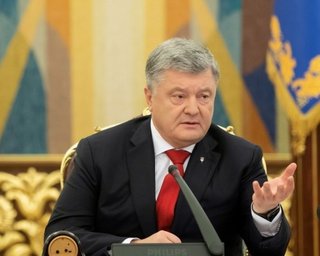 Московский патриархат больше не будет расставлять пальцы веером в Украине, - Порошенко