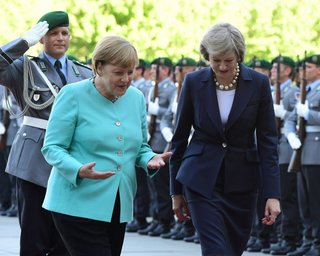 Меркель хочет услышать от Мэй новые предложения по Brexit