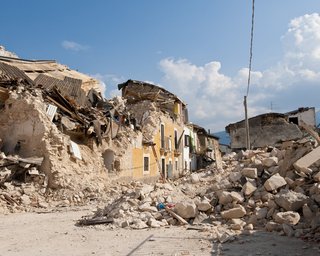 Происходит каждые 600-800 лет: эксперты рассказали, где в Европе ждать сильного землетрясения
