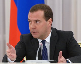Медведев допустил возможность разрыва Россией дипотношений с Украиной