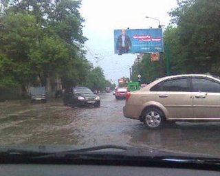 Ураган в Луганске: под водой оказались целые улицы