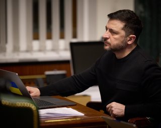 "Вони не перемагають, а ми не програємо": Зеленський пояснив, чому не віддасть Донбас (відео)