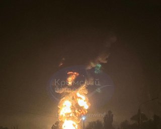 Российская ПВО не справилась с дроном: в Феодосии пылает нефтеналивной терминал (видео)