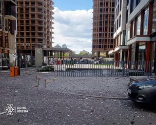 БПЛА попали во двор и кладбище: какие последствия дневной атаки россиян на Киев (фото, видео)