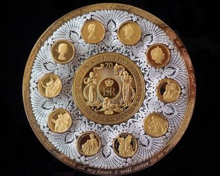 Коштує мільйони: ювелірний бренд представив унікальну монету на пам'ять про королеву Єлизавету