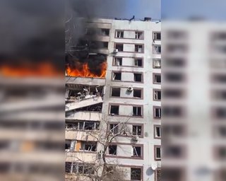 Ракета ЗС РФ поцілила в житловий будинок у Запоріжжі: Зеленський закликав перемогти терор Москви (відео)