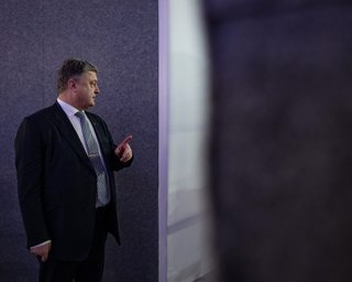 Порошенко проигрывает Зеленскому по итогам обработки трети бюллетеней
