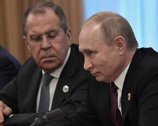 Лавров виставив Путіна слабаком: як глава російського МЗС "спіткнувся" об саміт у Будапешті
