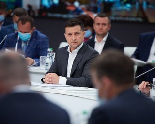 Зеленский "удивлен и разочарован" последним решением Байдена в отношении СП-2