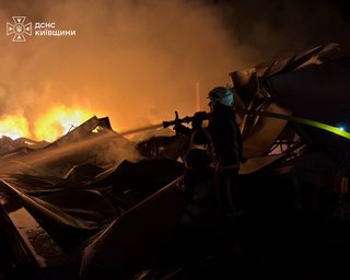 Сильные пожары и разрушения: в ГСЧС рассказали о последствиях ночной атаки на Киев и область (фото, видео)