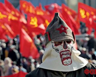 Провокатору в помощь. Красные флаги 9 мая раскалывают Украину