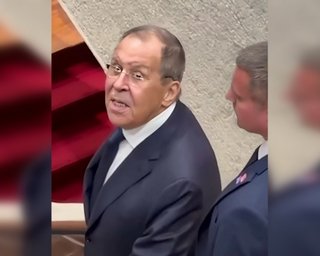 Говорив про зачіску: Лавров незвично відреагував на питання про війну в Україні (відео)