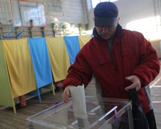 97,82% протоколов: Партия президента сокращает разрыв