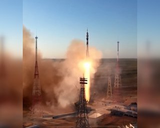З космодрому Байконур запустили двох росіян у космос: старт ракети "Союз-2.1а" (відео)