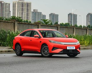 Цена $14 700, запас хода 2370 км: BYD показал мощную альтернативу Skoda Octavia (фото)