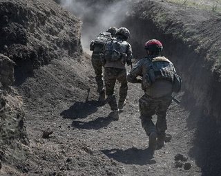 Штурмують "всліпу": командири ЗС РФ дають солдатам під Курськом невірні розвіддані, — Forbes