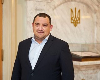 "Слуга" Кузьминых, подозреваемый во взяточничестве, просит исключить его из фракции