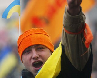 Под Лукъяновским СИЗО митингуют 100 человек