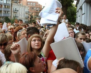Правительство изменило условия приема в вузы