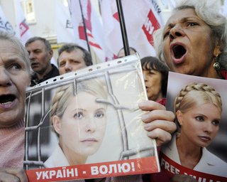 Кокс и Квасьневский прибыли в больницу к Тимошенко