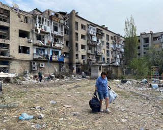 "Підступна акція": голова ООН в Україні приїхала на місце обстрілів РФ у Покровську (фото)