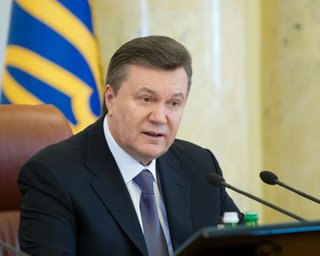 Янукович поручил Пшонке обеспечить честное расследование изнасилования в Николаеве