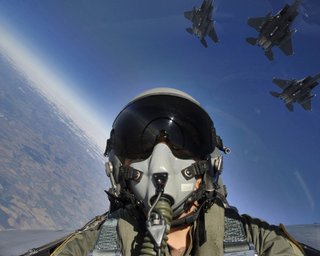 Боевые самолеты США и РФ опасно сблизились в небе над Сирией