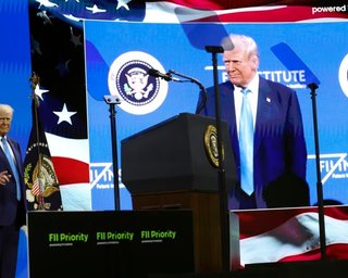 "Міг приїхати до Саудівської Аравії без запрошення": Трамп знову критикує Зеленського