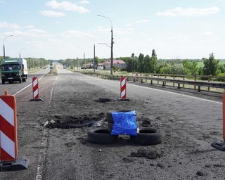 Відрізали мости: окупанти не можуть перекинути важку техніку до Херсона, – депутат облради