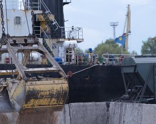 До п'ятниці Румунія прийме 30 кораблів із українським зерном через порти Дунаю (відео)