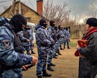 Проходят массовые обыски у крымских татар на оккупированном полуострове